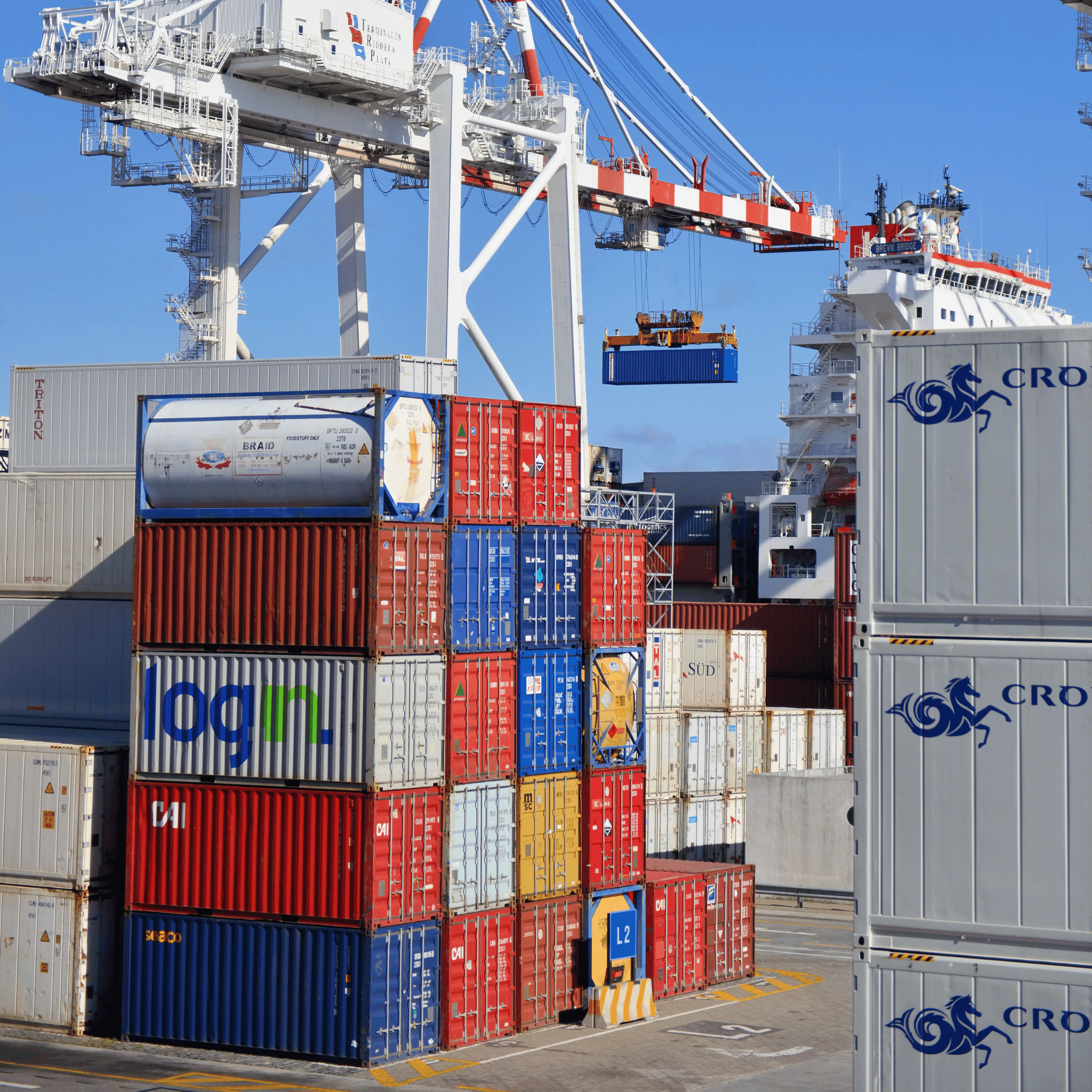 Cross-Border Shipping in 2025: How 3PLs Are Navigating New Regulations Cross-Border Shipping in 2025: How 3PLs Are Navigating New Regulations